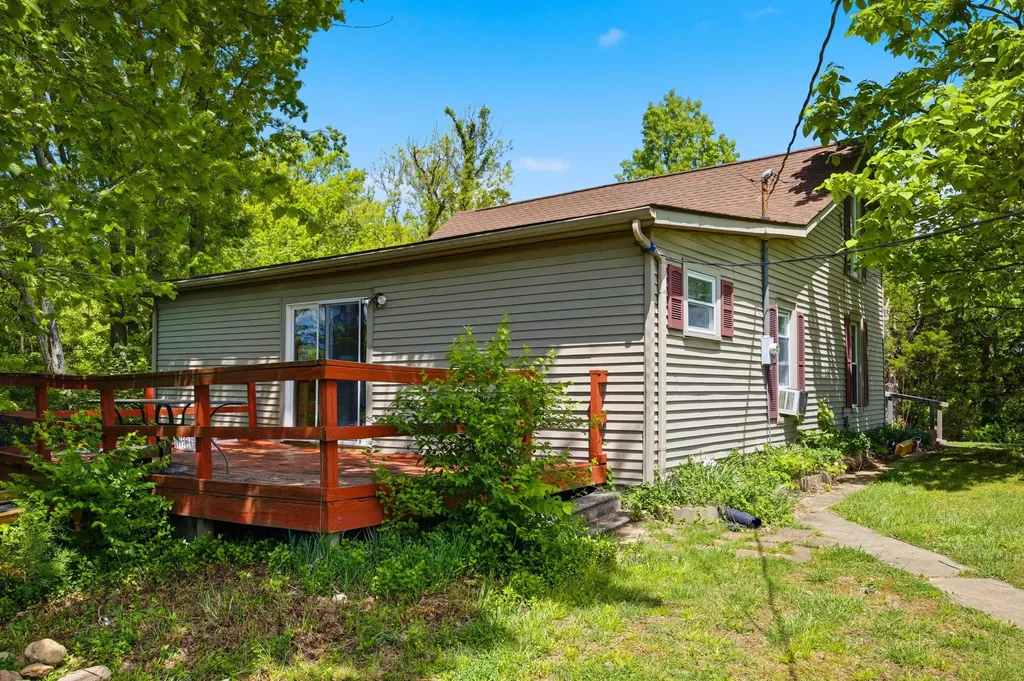 1087 Searcy School Road Lawrenceburg KY 40342
