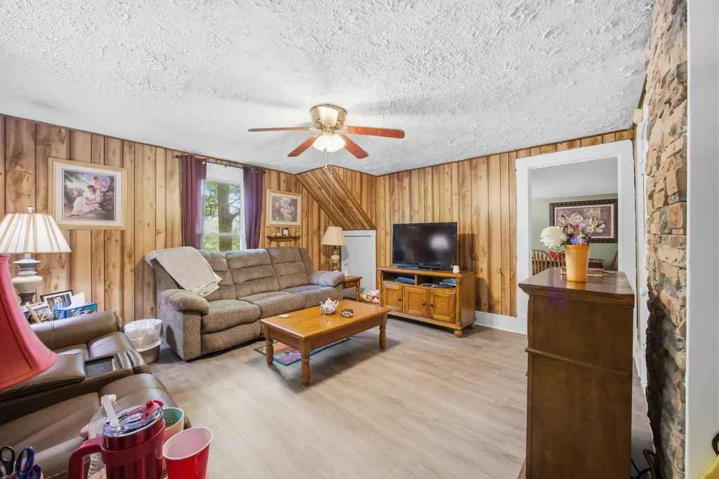 1087 Searcy School Road Lawrenceburg KY 40342