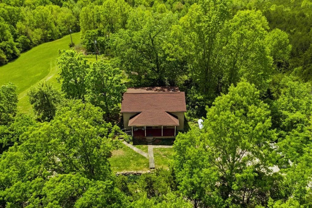 1087 Searcy School Road Lawrenceburg KY 40342