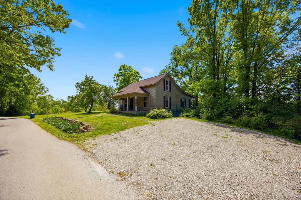 1087 Searcy School Road Lawrenceburg KY 40342