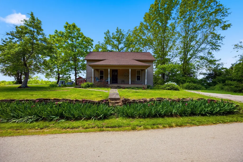1087 Searcy School Road Lawrenceburg KY 40342