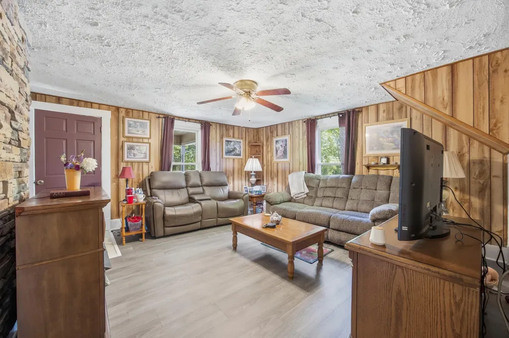 1087 Searcy School Road Lawrenceburg KY 40342