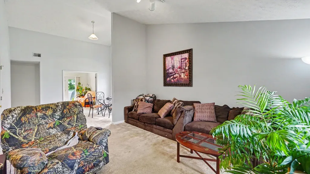 132 Chestnut Lane Versailles KY 40383