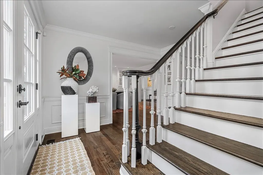1371 Strawberry Lane Lexington KY 40502