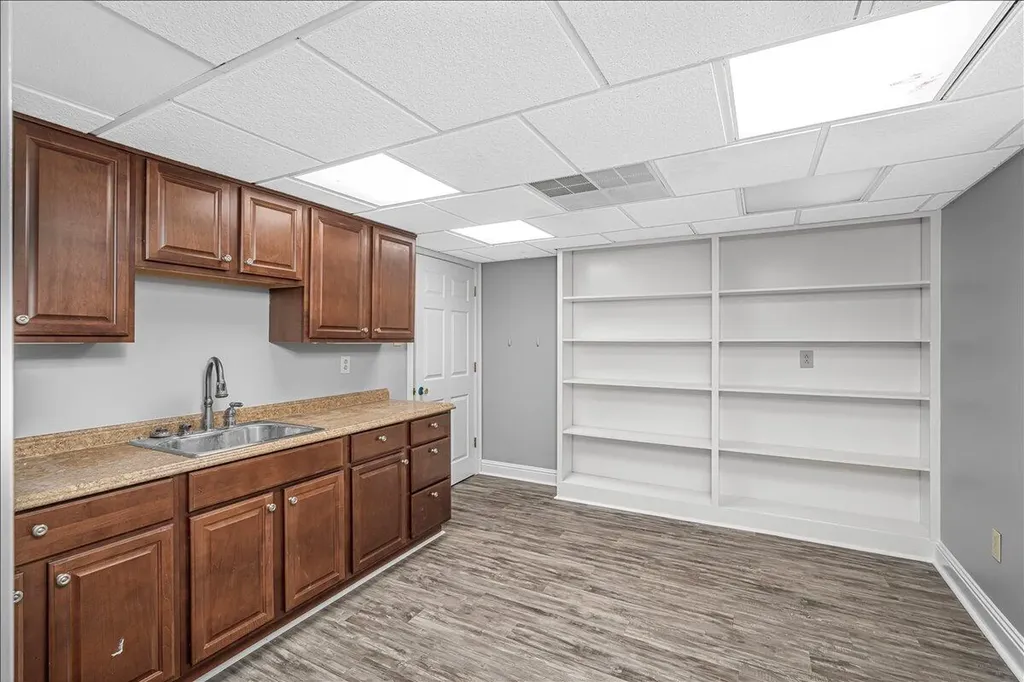 1371 Strawberry Lane Lexington KY 40502