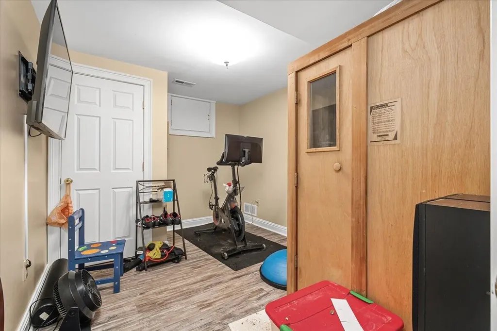 1371 Strawberry Lane Lexington KY 40502