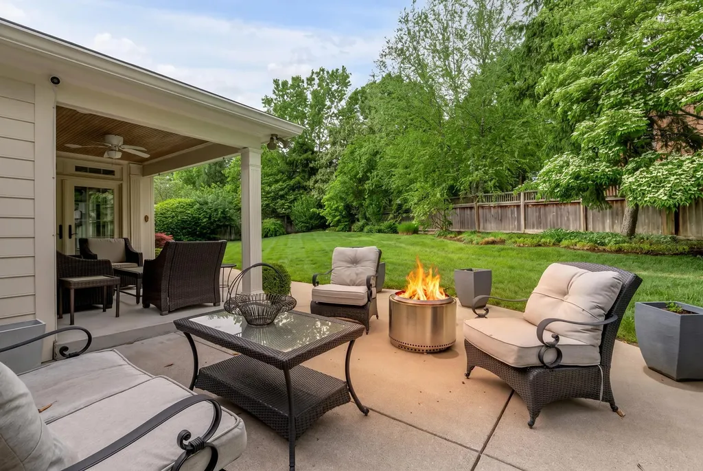 1371 Strawberry Lane Lexington KY 40502