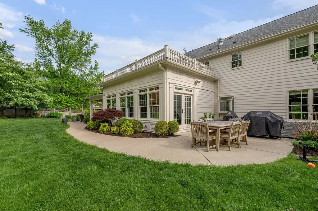 1371 Strawberry Lane Lexington KY 40502