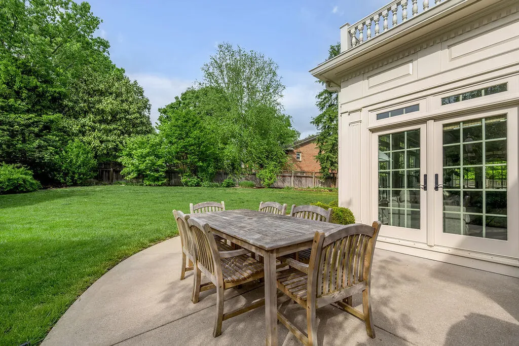 1371 Strawberry Lane Lexington KY 40502