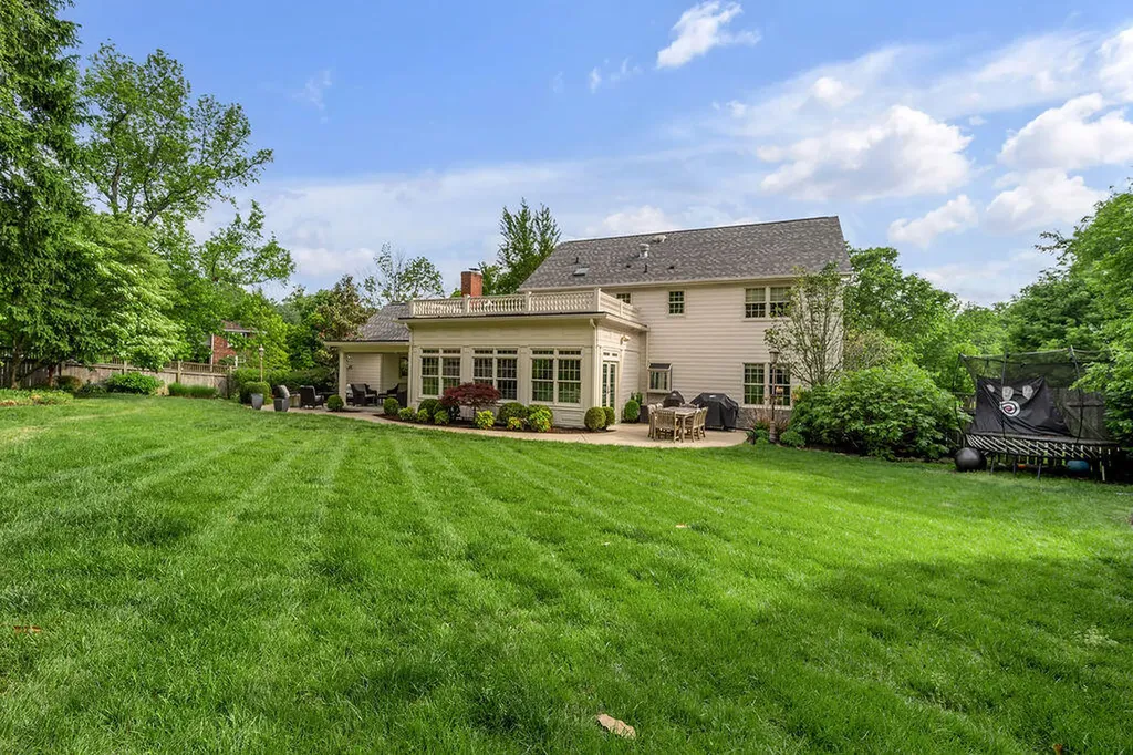 1371 Strawberry Lane Lexington KY 40502