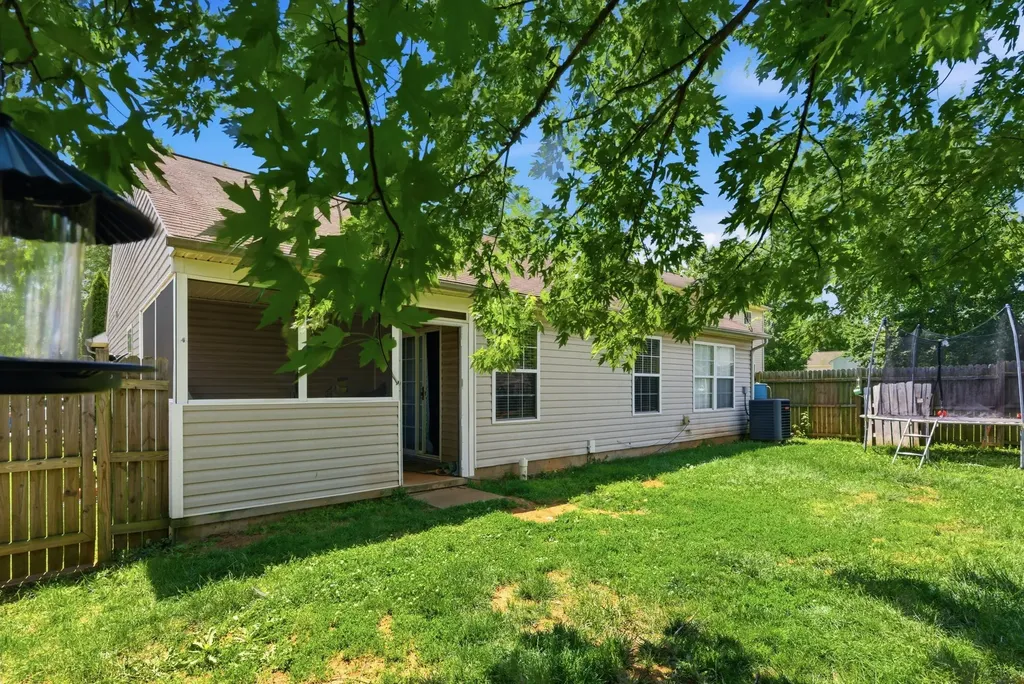 1937 Lost Trail Lane Lexington KY 40511