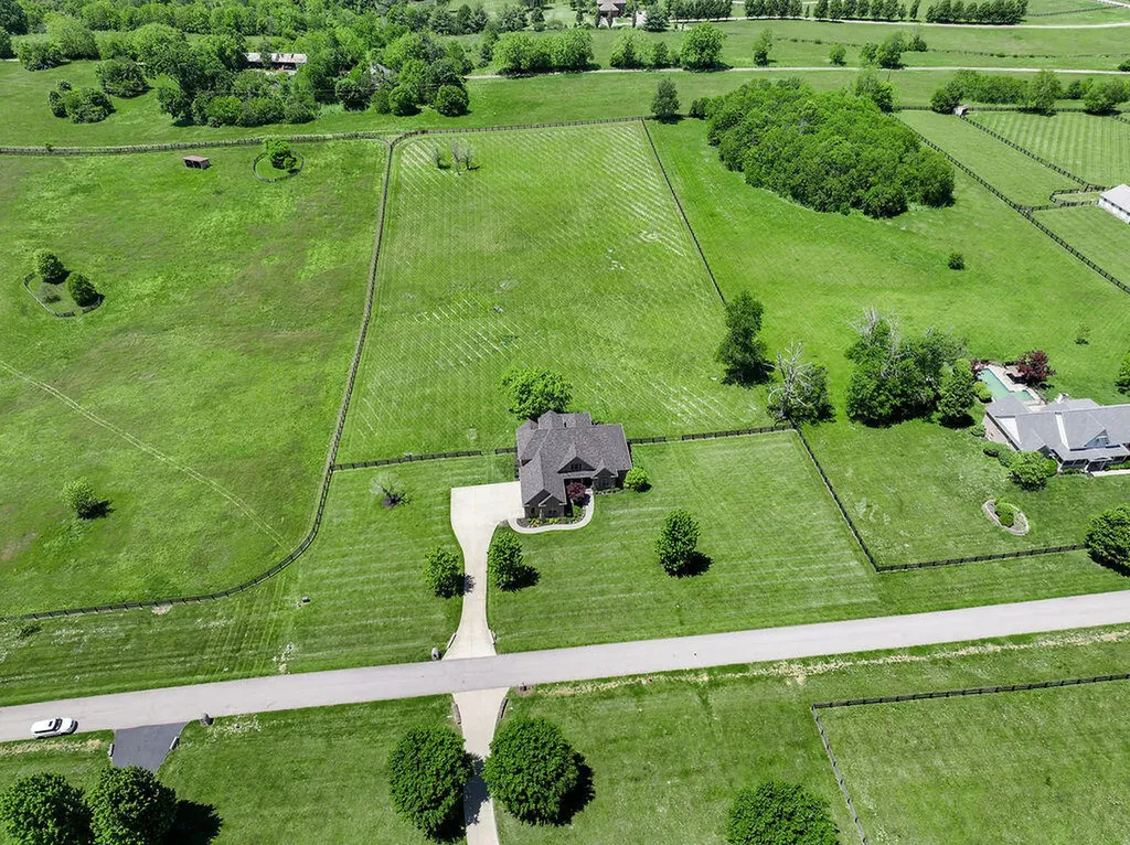 108 Stirling Lane Versailles KY 40383