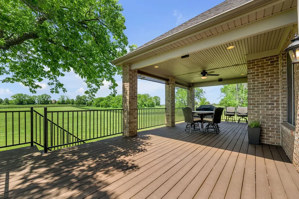 108 Stirling Lane Versailles KY 40383