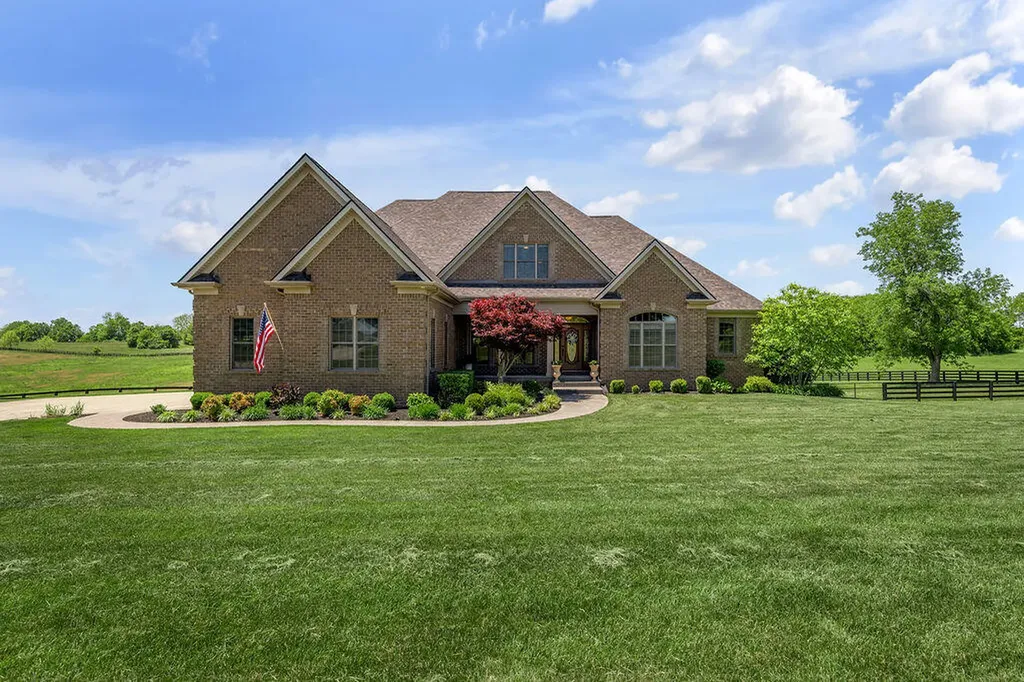 108 Stirling Lane Versailles KY 40383