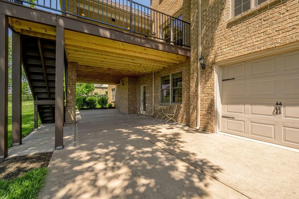108 Stirling Lane Versailles KY 40383