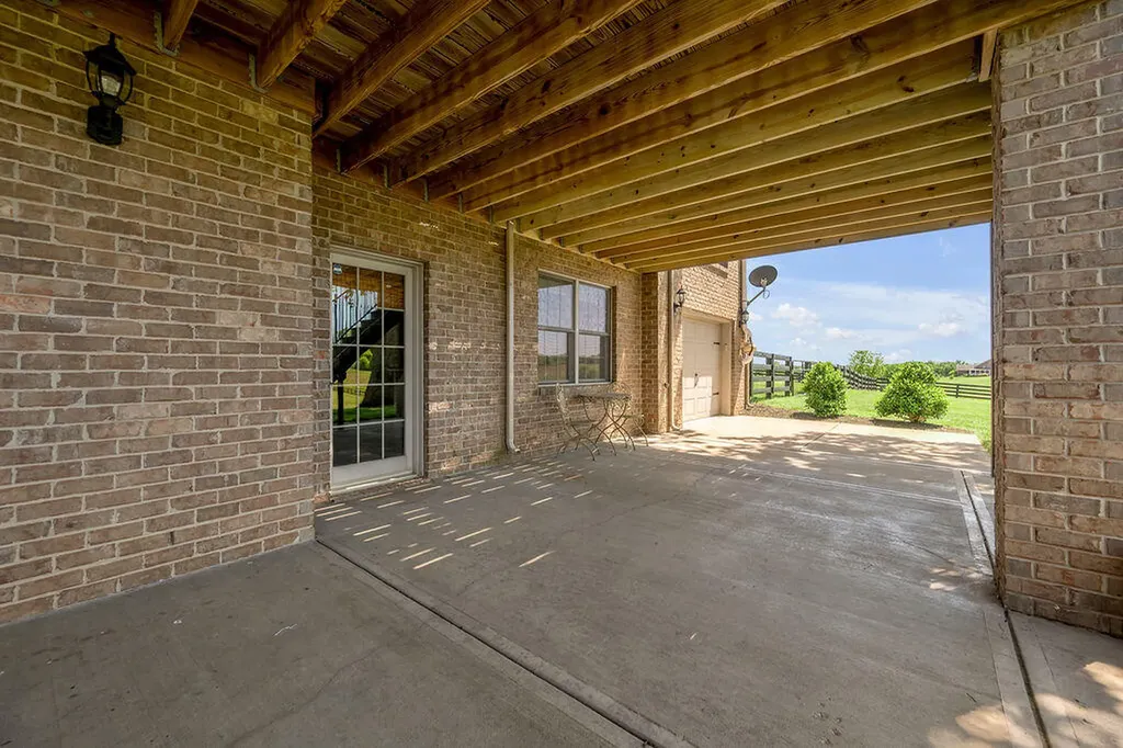 108 Stirling Lane Versailles KY 40383
