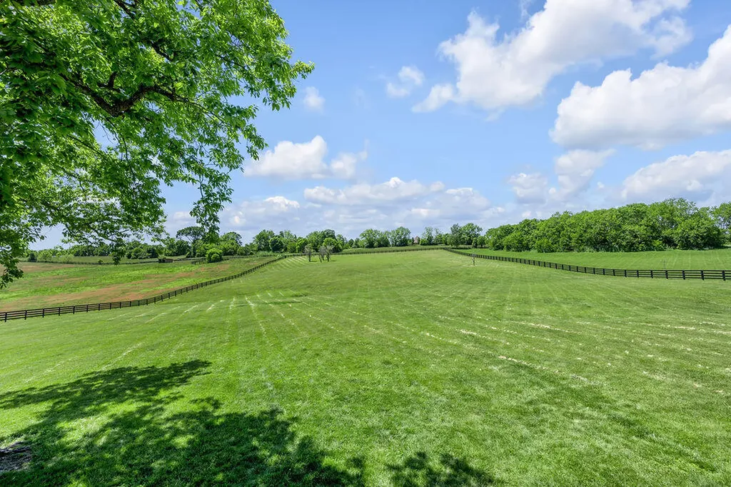 108 Stirling Lane Versailles KY 40383