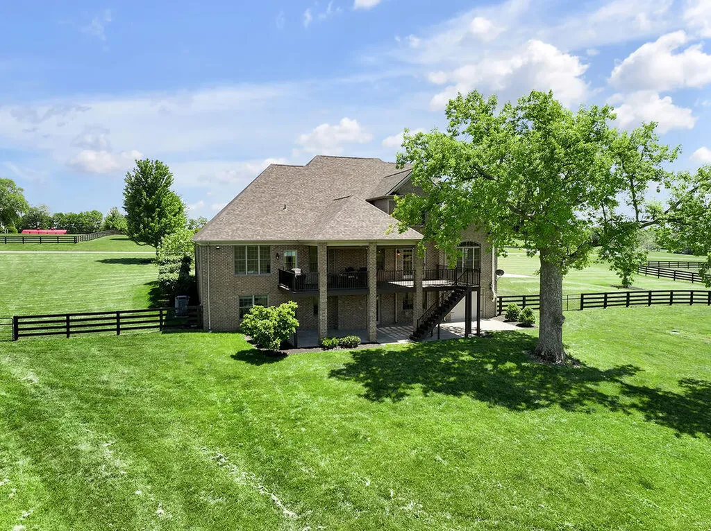 108 Stirling Lane Versailles KY 40383