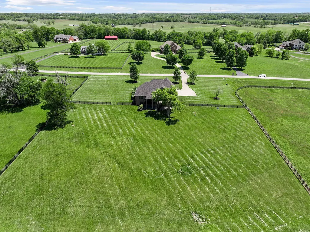108 Stirling Lane Versailles KY 40383