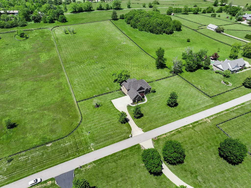 108 Stirling Lane Versailles KY 40383