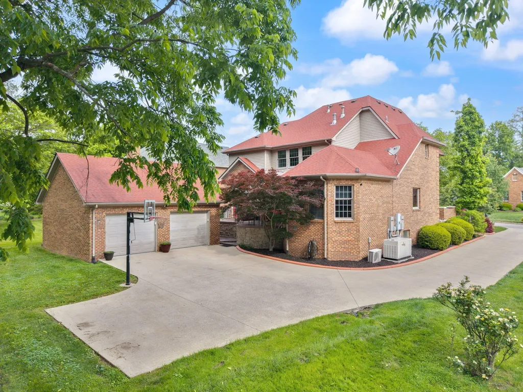 31 Maple Tree Place Danville KY 40422