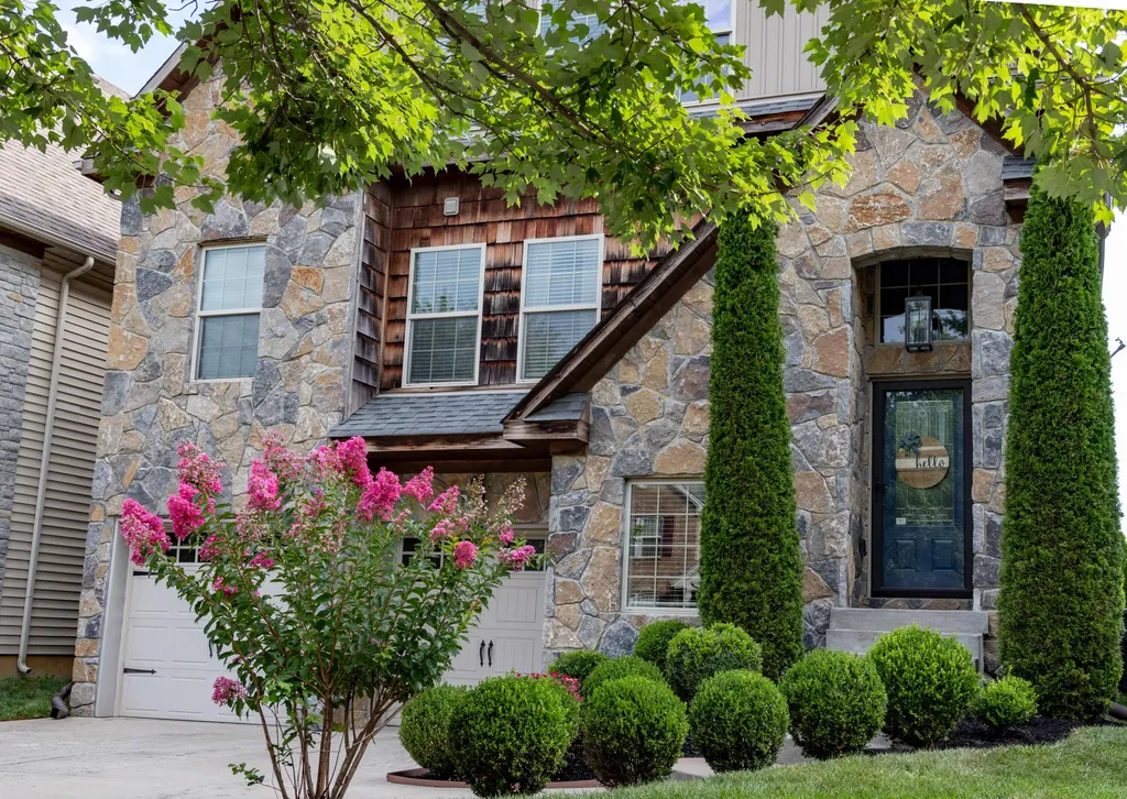 3393 Bay Springs Park Lexington KY 40509