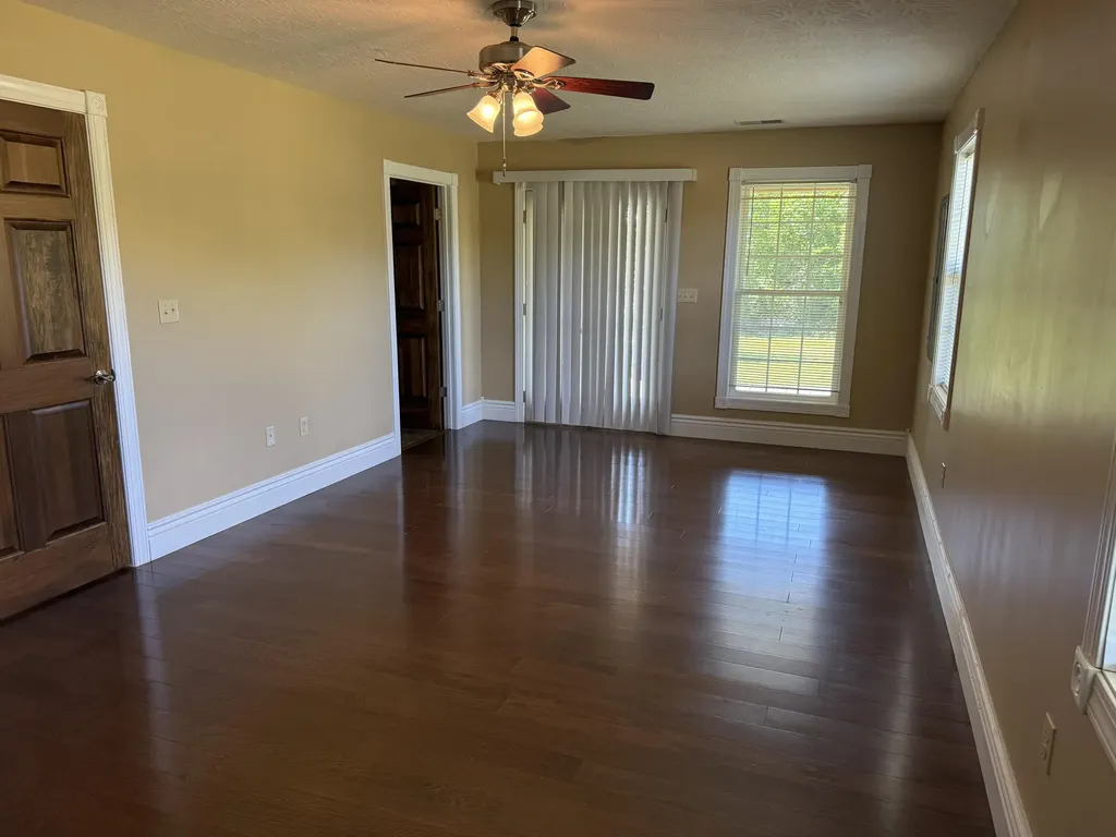 200 Hudson Lane Russell Springs KY 42642