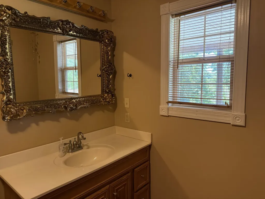 200 Hudson Lane Russell Springs KY 42642