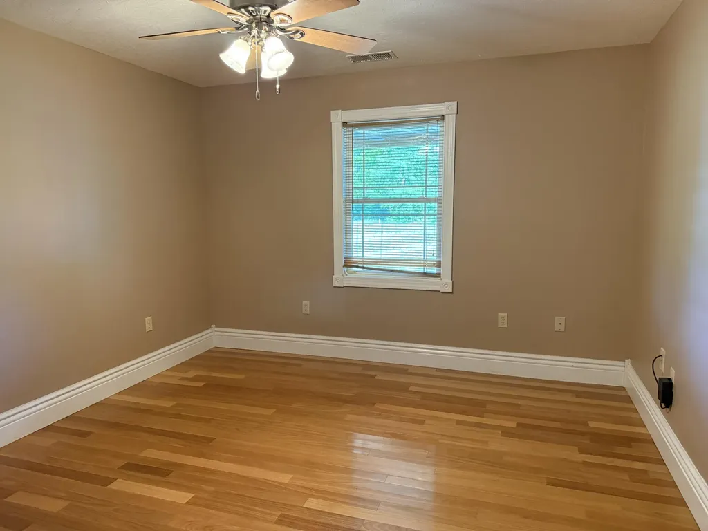 200 Hudson Lane Russell Springs KY 42642