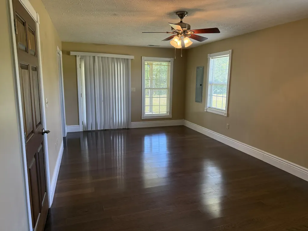 200 Hudson Lane Russell Springs KY 42642