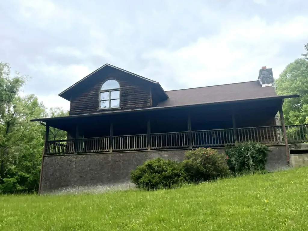 241 241 Brown Court Bledsoe KY 40810