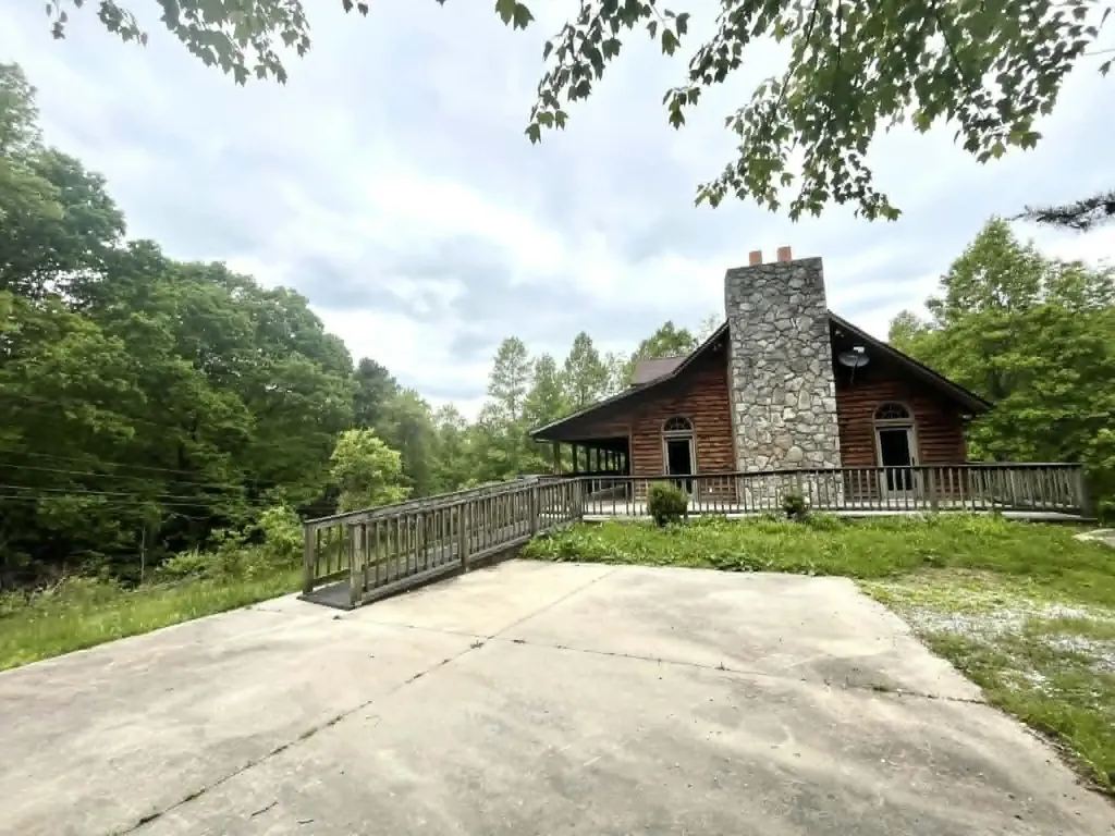 241 241 Brown Court Bledsoe KY 40810