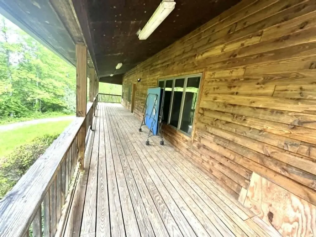 241 241 Brown Court Bledsoe KY 40810