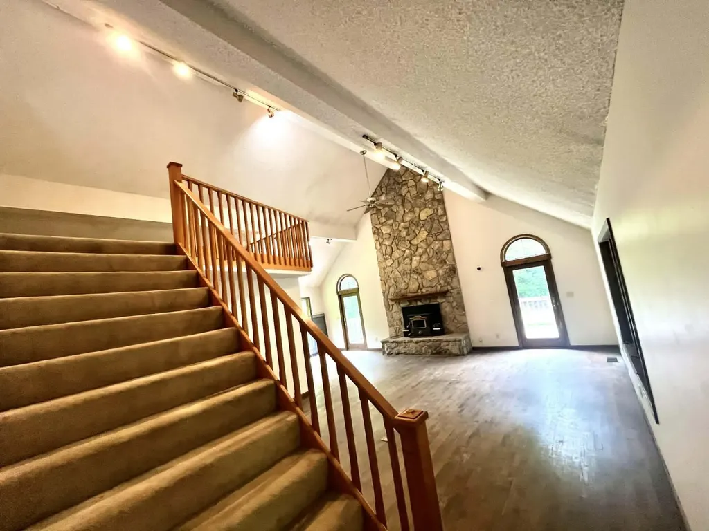 241 241 Brown Court Bledsoe KY 40810