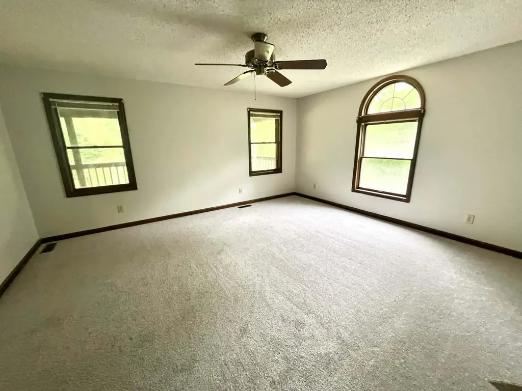 241 241 Brown Court Bledsoe KY 40810