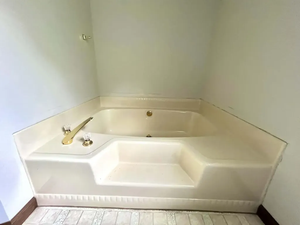 241 241 Brown Court Bledsoe KY 40810