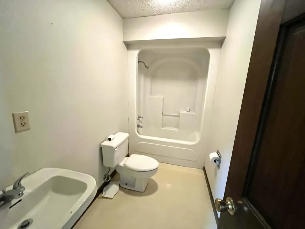 241 241 Brown Court Bledsoe KY 40810