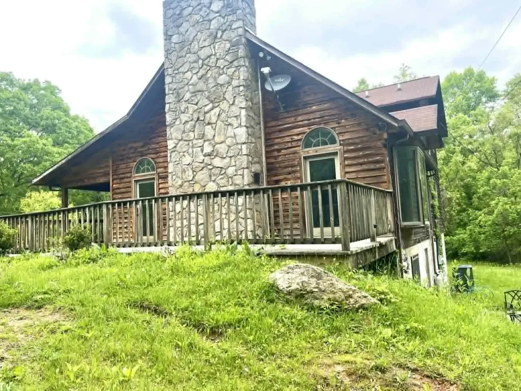 241 241 Brown Court Bledsoe KY 40810