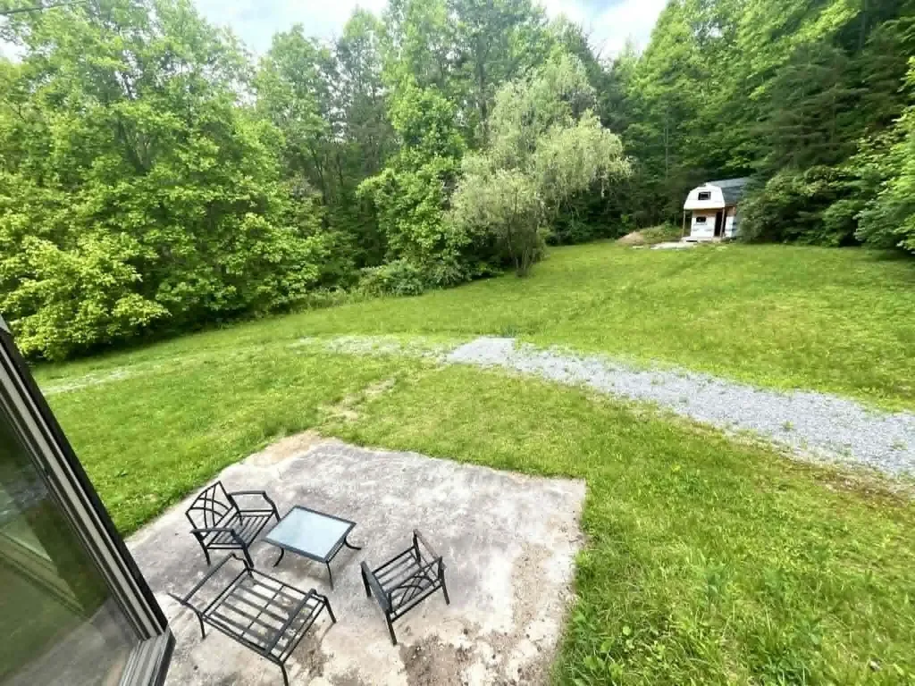 241 241 Brown Court Bledsoe KY 40810