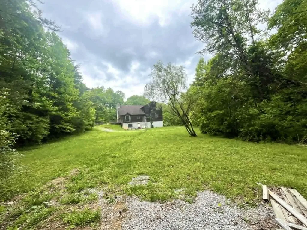 241 241 Brown Court Bledsoe KY 40810
