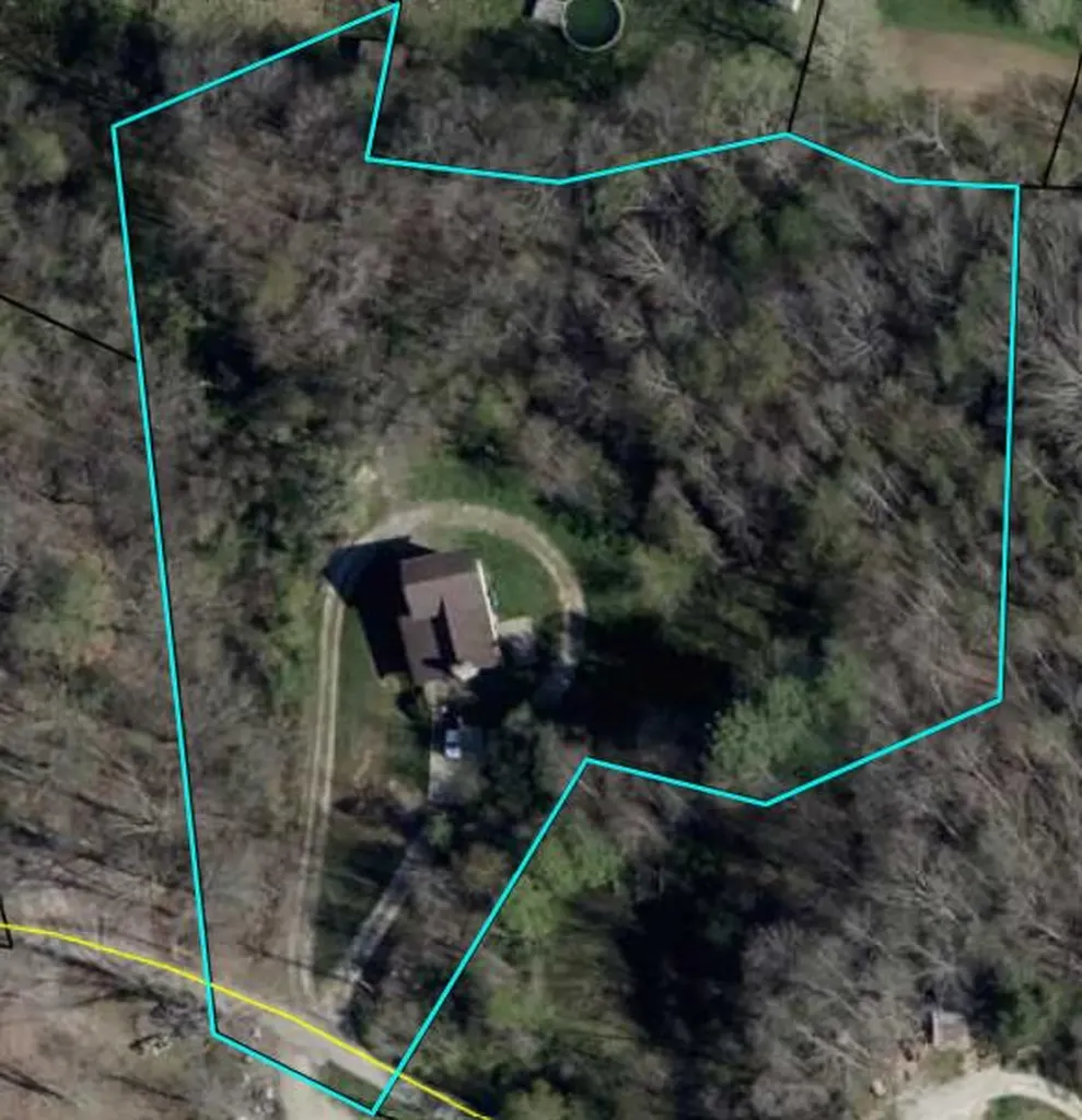 241 241 Brown Court Bledsoe KY 40810