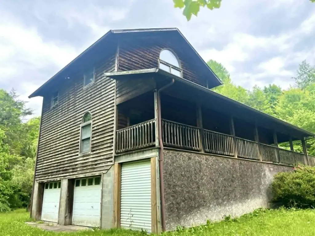241 241 Brown Court Bledsoe KY 40810