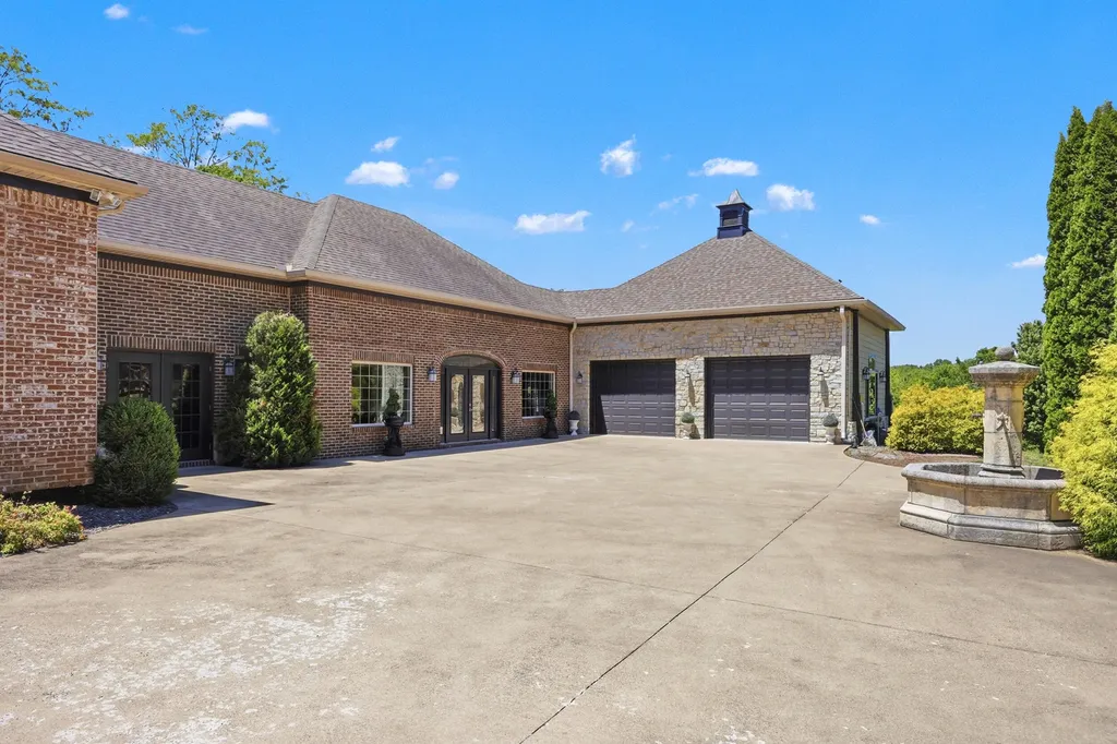 621 S Cleveland Road Lexington KY 40515