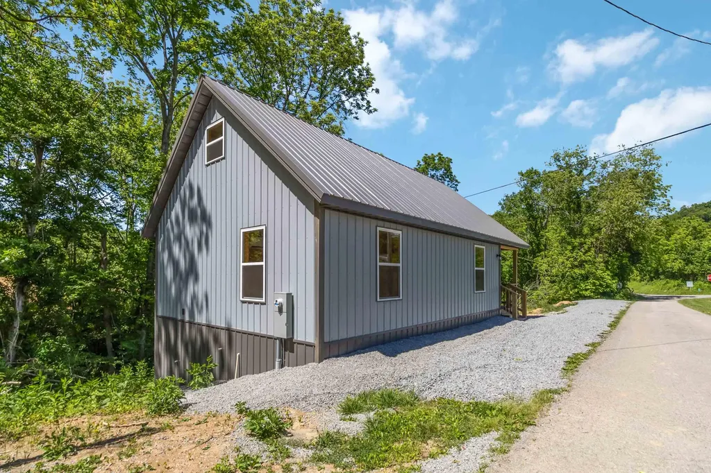8239 S Highway 379 Jamestown KY 42629