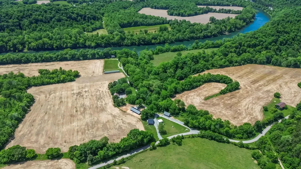 8239 S Highway 379 Jamestown KY 42629