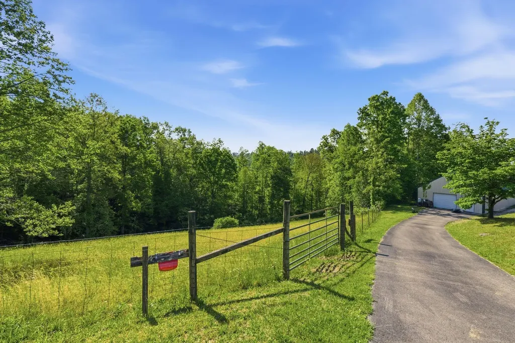 340 Dean Road Mckee KY 40447