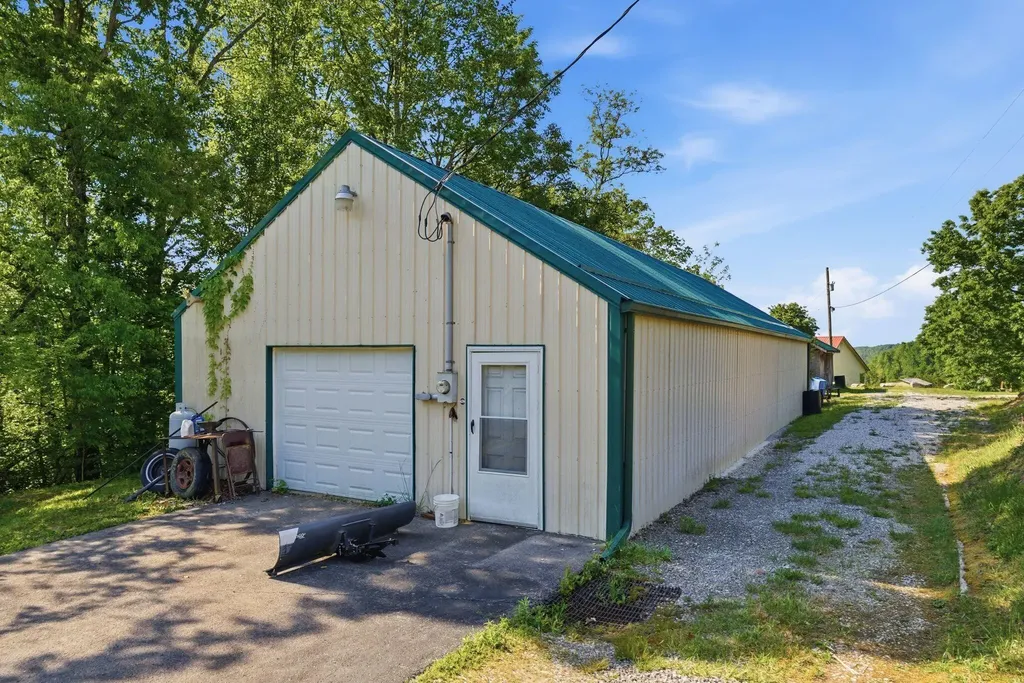 340 Dean Road Mckee KY 40447