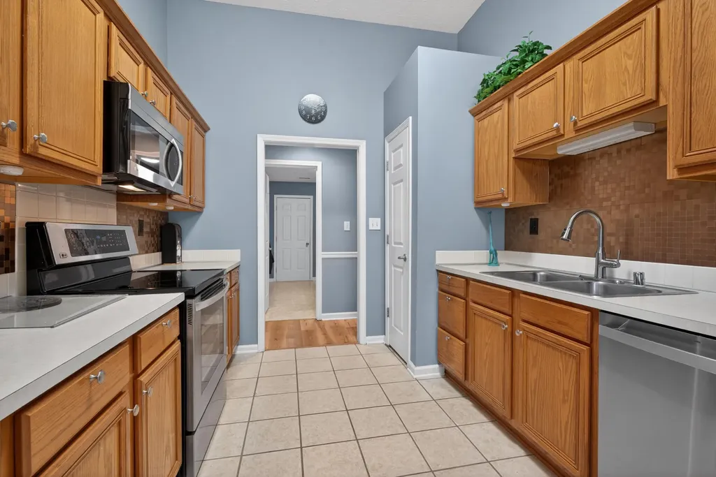 2957 Sandersville Road Lexington KY 40511