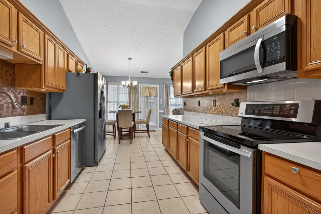 2957 Sandersville Road Lexington KY 40511