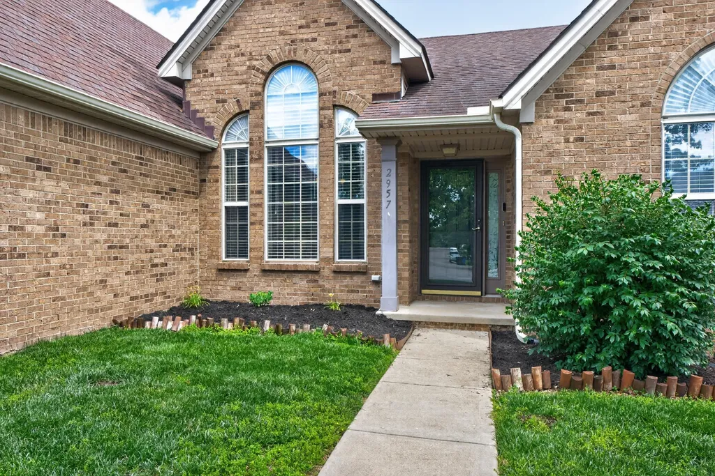 2957 Sandersville Road Lexington KY 40511